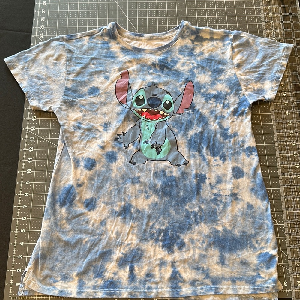 #104D Disney Stitch The Dye Tee size XL